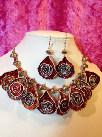 collier capsules nespresso + perles métal 35 euros + boucles 16 euros